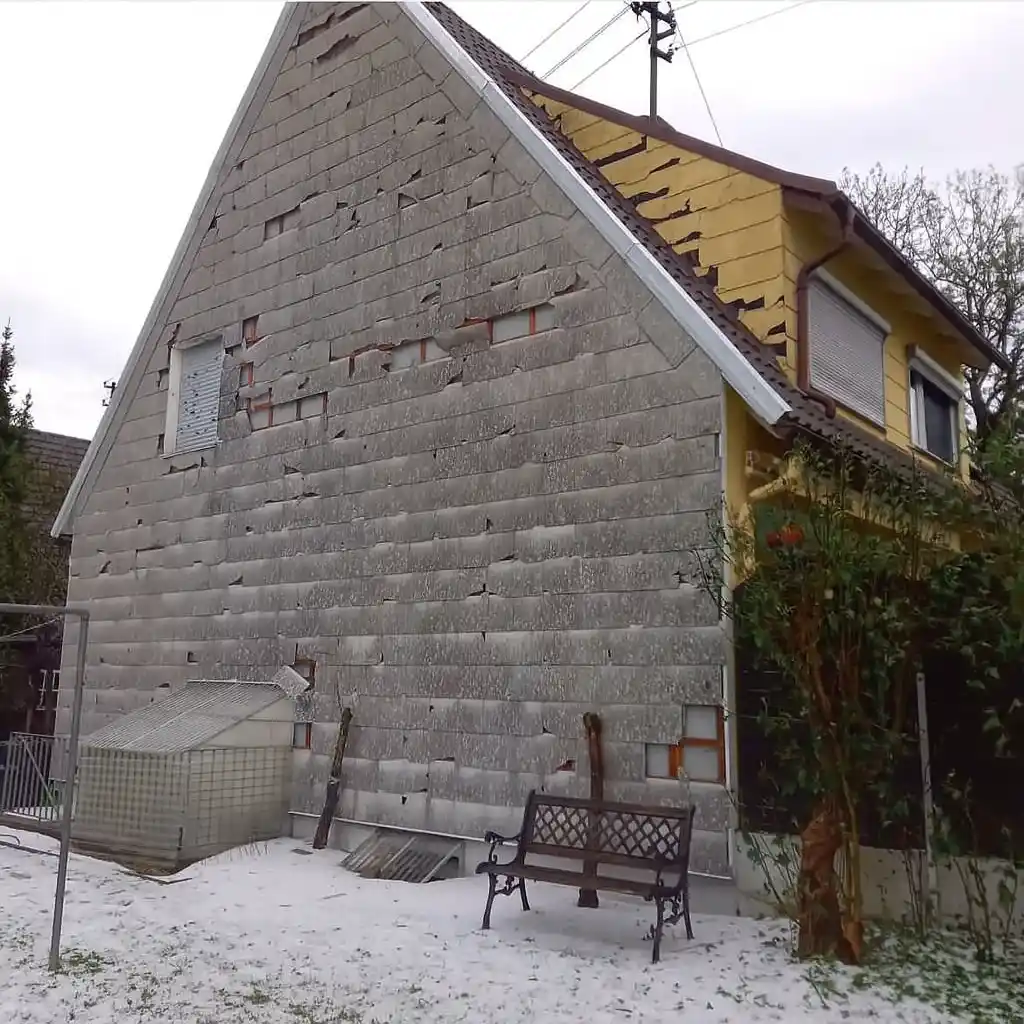 Beschädigte Fassade zu reparieren in Augsburg