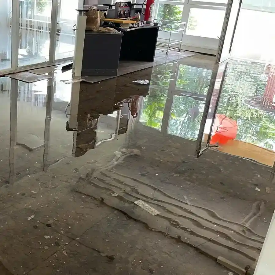 Wasserschaden Augsburg durch das Eindringen von Wasser infolge von Starkregen, Hochwasser oder Rückstau