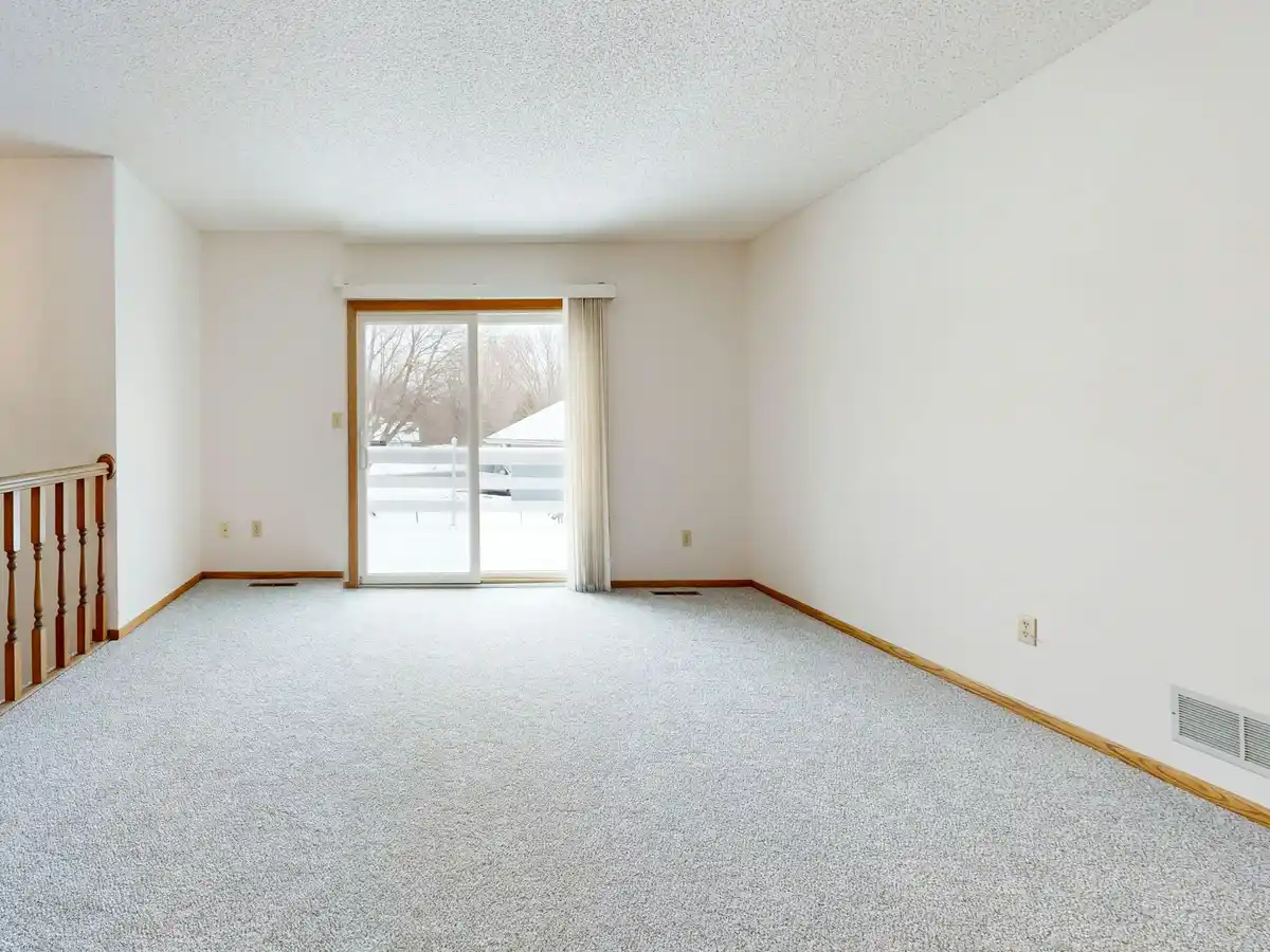 Renoviertes Wohnzimmer fertig bewohnbar Brandschaden München wiederhergestellt